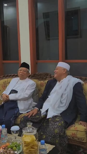 #Al Munawwir Krapyak Reel by @kyai_marufamin (verified account) - Menghadiri Pengajian Akhirussanah Pondok Pesantren Al-Mubarok, Manggisan, Wonosobo, Jawa Tengah.
Saya sangat bangga dan bersyukur. Dulu, pertama kali