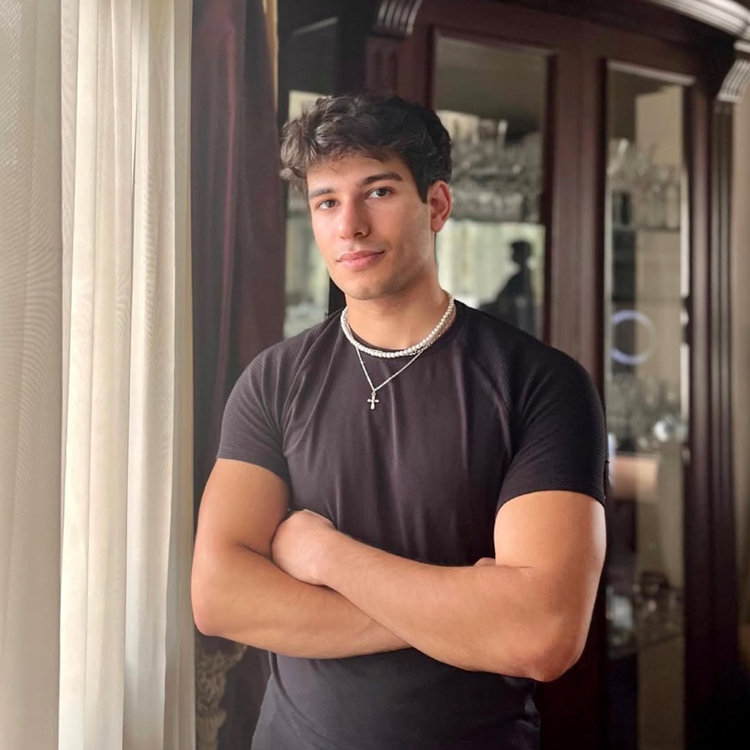 Thank you so much for 303k!! And also we reached 2M on tiktok!! I’m so grateful and thankful for everything!! And I can’t wait to share more new content and amazing ideas!!!!