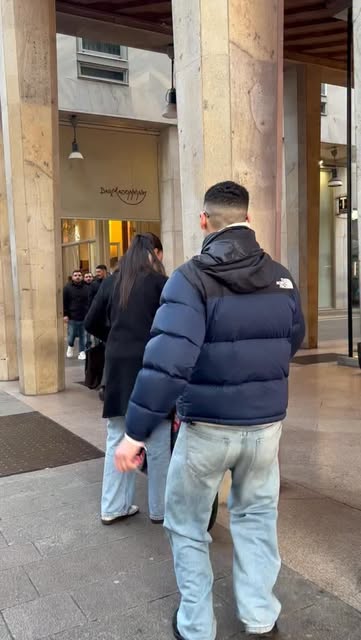 #Intervista Reel by @supermaro__ - Ce li avresti 10€?
#intervista #sfida #soldi