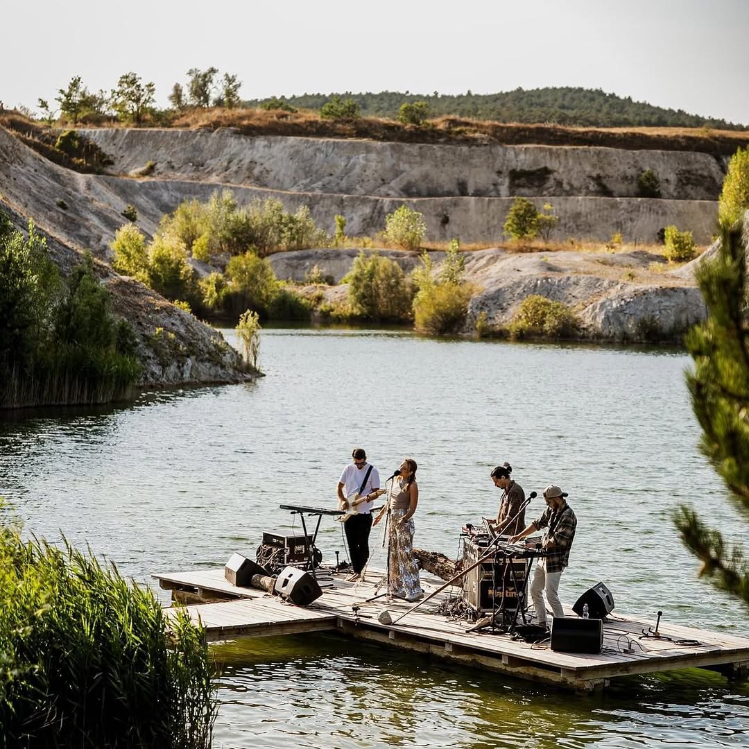 On Friday, we’re back with Apriori DLX, on 26th of October you could check our last show! #belau #apriori #farewell #show #newalbum