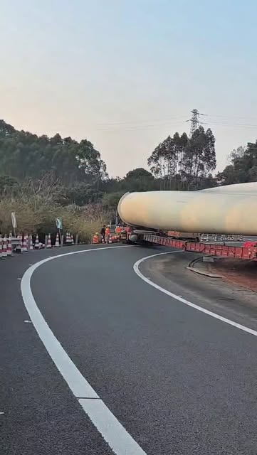 #Logistics Reel by @realengineerings (verified account) - Logistics Mastery: Moving Giants Around the Bend! 🚛🌬️
Observe the incredible coordination and driving skill required to transport a massive wind t