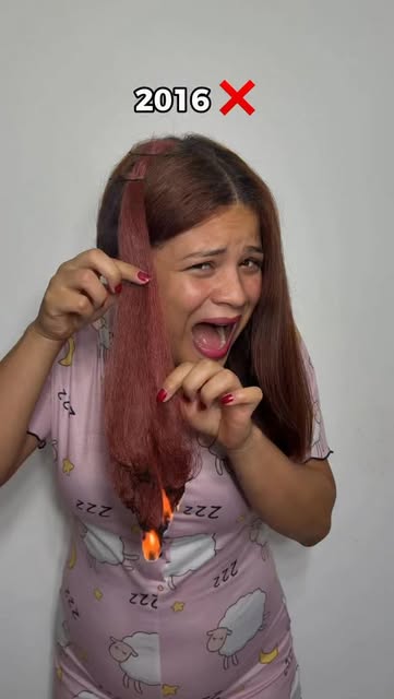 #Lisoetico Reel by @jenniferkelee (verified account) - O Liso Ético chegou pra revolucionar a forma de cuidar do cabelo 💛✨
Não é progressiva, não tem formol e não agride a estrutura dos fios
- é tratam