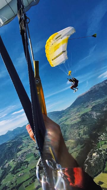 #Skydive Reel by @jl.delattre - Sorry mom…
•
•
•
#skydive #lifestyle #worldwide