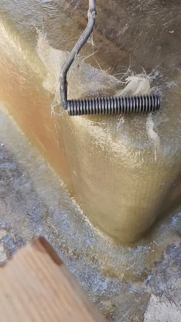 #Work Reel by @drdrfrpresin - Air bubble removal at corner areas during FRP fabrication.
Corners are complex sections where trapped air
can occur more easily during lamination.
Thi