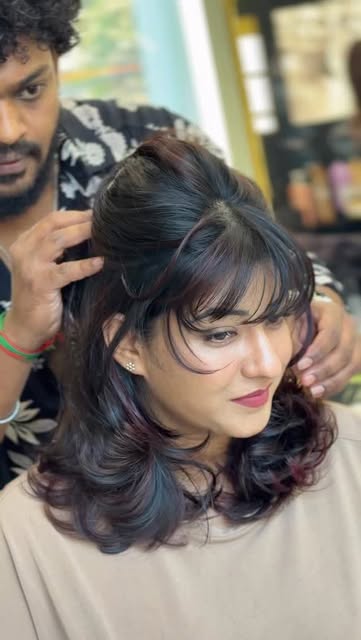 #Style Reel by @visualgrammar.salon - Soft Plum Red with Textured Koreanโค๏ธ
Artist @mukeshdcruz โจ
โก๏ธhaircut is perfect for clients who want to carry their medium length hair. โจโค๏ธ
Custom