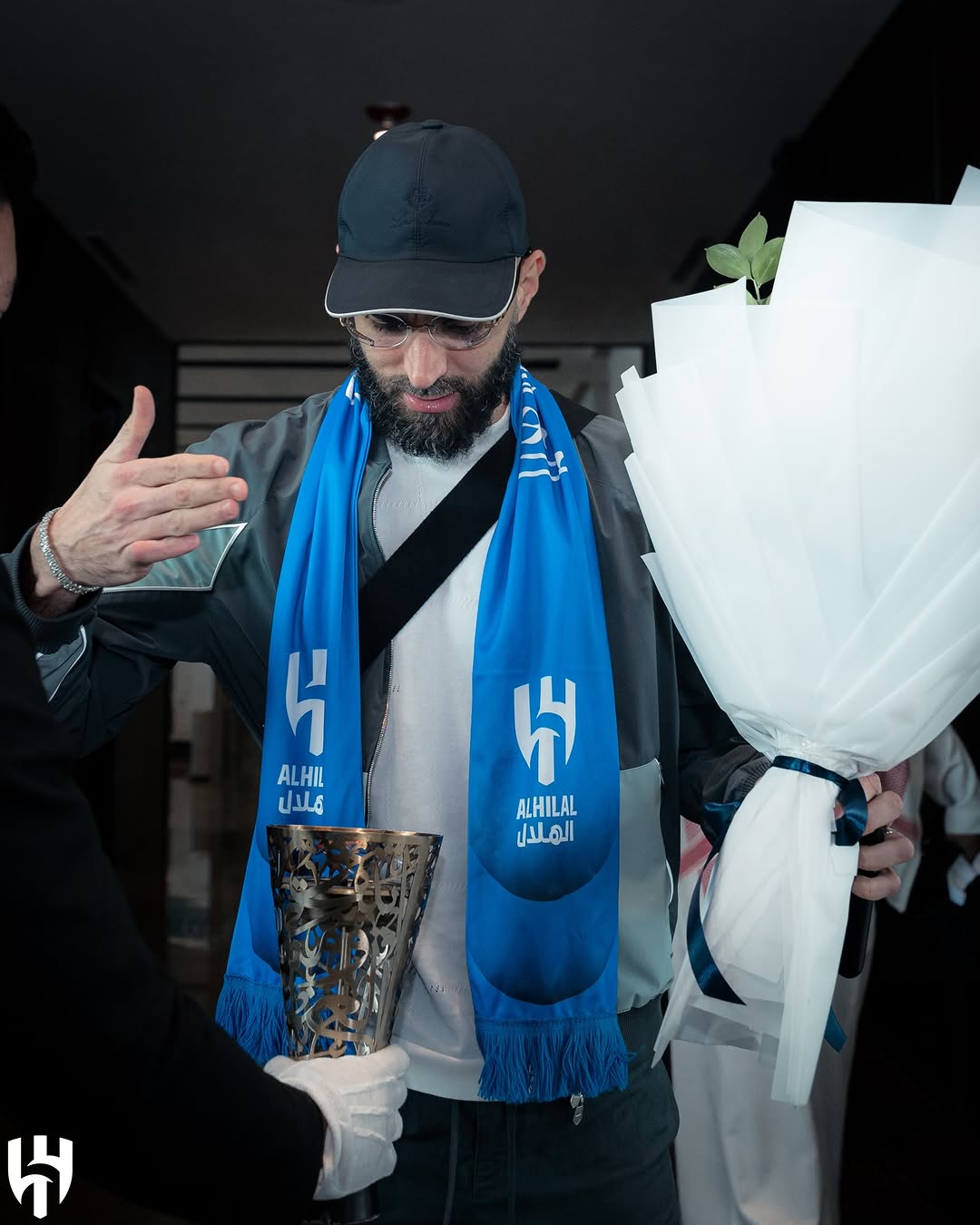 Big name.. Big ambitions 💙 Welcome, 𝐁𝐞𝐧𝐳𝐞𝐦𝐚 💫🤩 ⭐️ "بنزيما" وصل 💙🛬