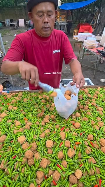 #Cabai Reel by @kawan_dapur (verified account) - Jual Tahu Pong dan Cabai Gratis sehari 2000 pcs ludes #food #foodie #kuliner