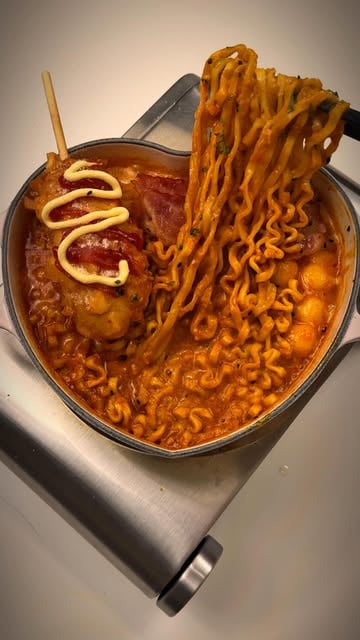 This ainβt your average buldak π₯ Creamy, cheesy, and made with love in a heart pan π Spicy comfort food is my love languageπβ¨ πTag your Valentine & save this for a cozy date night in π«Ά β¨ Hailey