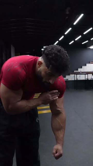 #Instapic Reel by @ahmeednassar (verified account) - 🐍

#oldschool #Classic #champion #classicphysique #shredded epic muscle beard abs style arm bodybuilding fitness big fit fitfam fitspo instafit insta