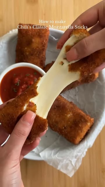 #Cheese Stick Reel by @cookwithgisellee - How to make classic chili's mozzarella sticks😮‍💨 #chilis #mozzerellasticks #cheese #appetizers #food