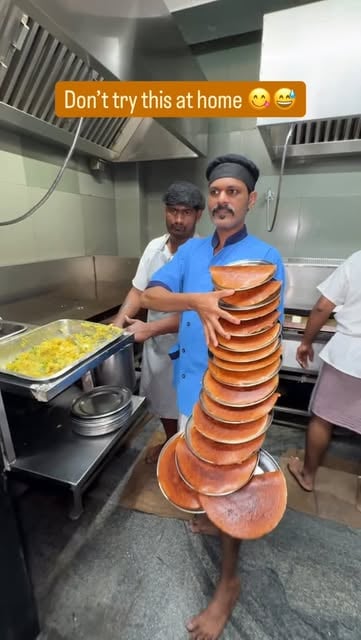 #Food Reel by @youtubeswadofficial (verified account) - Have you ever seen anything like this before 🙌
.
📍Vidyarthi Bhawan, Bangalore, Karnataka
.
#explore #dosa #streetfood
(Best dosa in delhi, dosa,