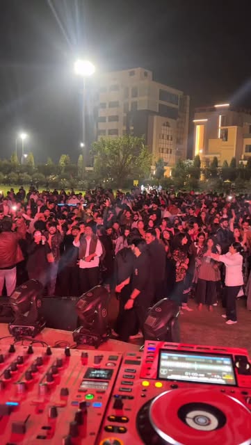 #фестиваль квн в сочи 2026 Reel by @chitkara_.updates - Crazyyy⚡️