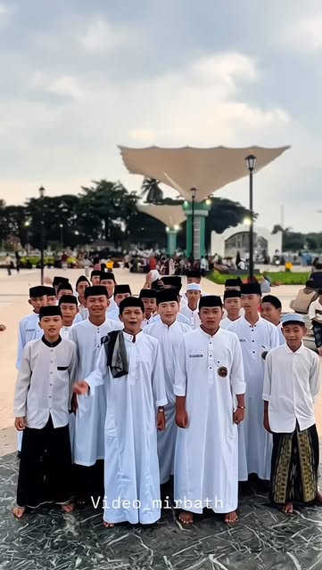 #Pp Santri Reel by @pp_mirbathbanten - Ramadan adalah ladang amal, santri adalah penanamnya. Bismillah, kita sambut dengan kesungguhan. ππ€
#santrindonesia #santrisalafi #santribanten #sa