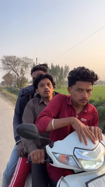 #Instadaily Reel by @nitin__kt - मजाक भी नहीं कर सकते 😂 …
#funny
#comedy
#viral
#instadaily
#trending