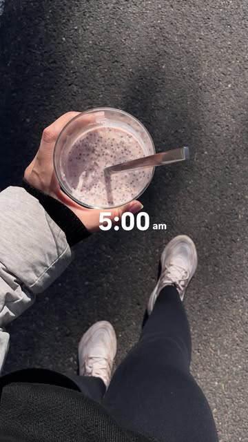 #Selfcare Reel by @ghizlane_md - 4am cold winter morning routine 🌨️
I love waking up at 4am while the world is still 💤 asleep.
I make my bed and drink my water, taking care of my b