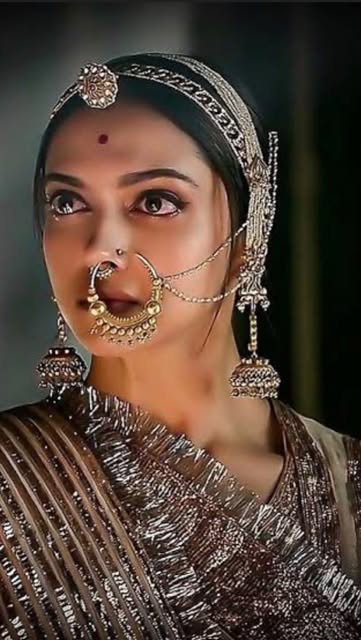 #Hindicinema Reel by @glamsham (verified account) - When symmetry, silence, and spectacle come together, Hindi cinema doesn't just tell a story; it paints one. ❤️
#glamsham #hindicinema #cinematicbeaut