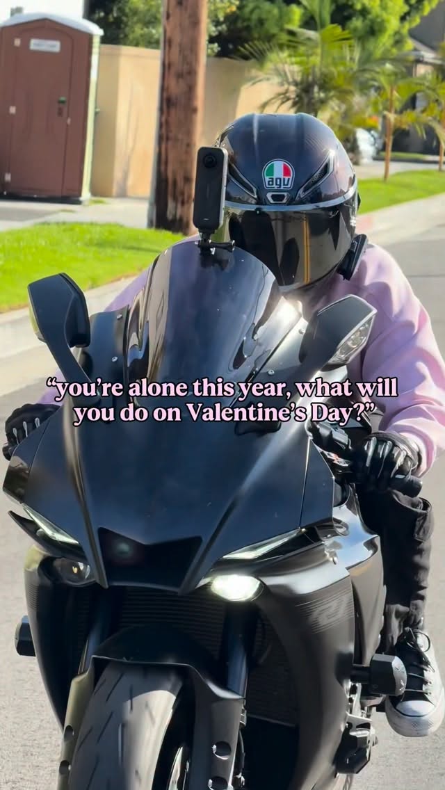 spread the love 💕 • kind thank you to @stopn_smelltheroses for the prettiest flowers 🌹 • • • • • • • • • • • #love #cute #valentines #moto #girl