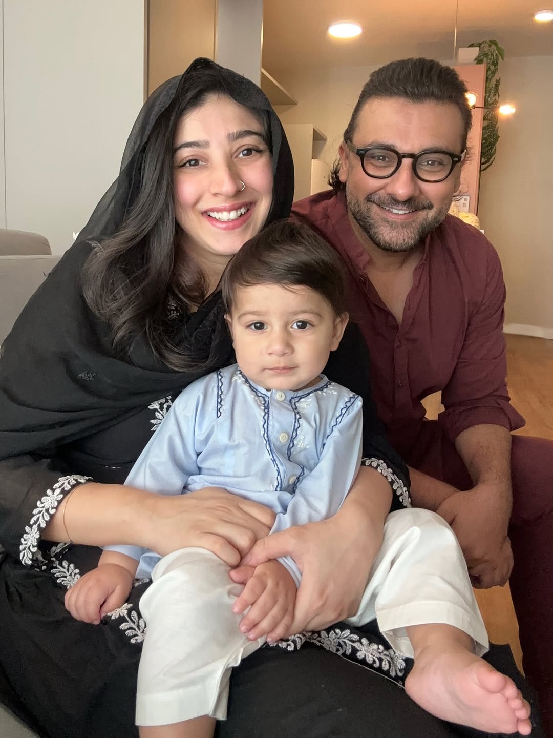 β’ Ramzan Mubarak Pyaaro β¨π€ May our fasts be accepted, our duas be heard, and our homes be filled with peace, love and togetherness, Ameen. Mard hazraat, kitchen mein khawateen ki help karna mat bhoo