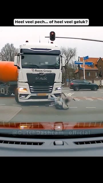 #Fiets Reel by @dutchdashcam_official (verified account) - 🔥 Zelf ook een video? Deel hem!
🌐 Gebruik het formulier op onze website, link in bio @dutchdashcam_official

Volg ons voor de beste dagelijkse dashc