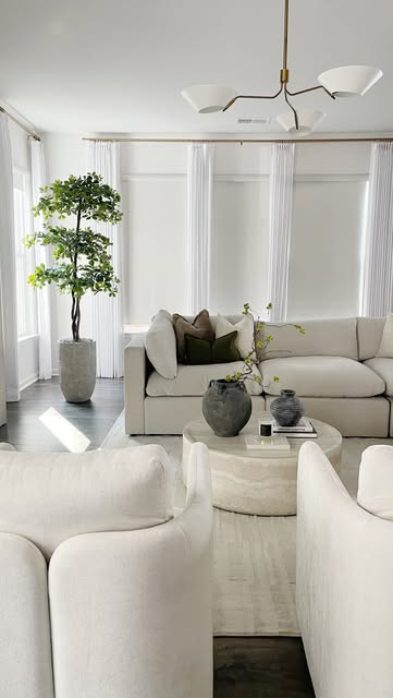 #Home Decoration Reel by @jeanny.myneutralhome (verified account) - One year ago we moved to this home with our minds full of ideas to decorate each space. Little by little is becoming everything amazing. The home feel