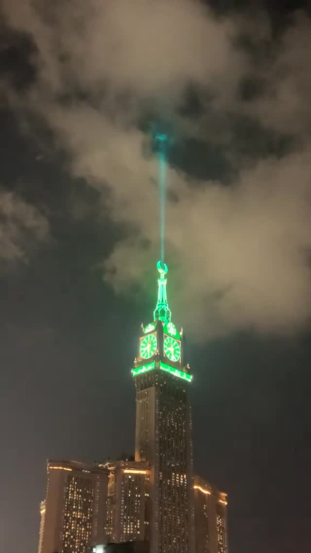 #Ramadhan Reel by @rissa_dagraca - Hari ini ketika tower zamzam sudah menyala, tanda bulan Ramadhan telah tiba. Hari ini di Arab Saudi sudah mulai puasa hari pertama, Aku pernah seberun