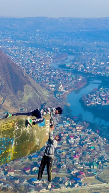 #Naturephotography Reel by @adventure_withzaid - Amazing view ❤️
.
.
.
.
#viewpoint #naturephotography #mountains #trendingreels #reelkarofeelkaro