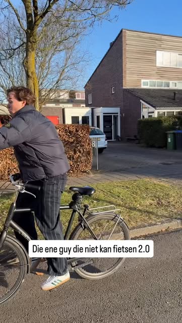 #Fiets Reel by @s4mkroon (verified account) - Wie kent dat shot van ratatouille op die fiets😭😭