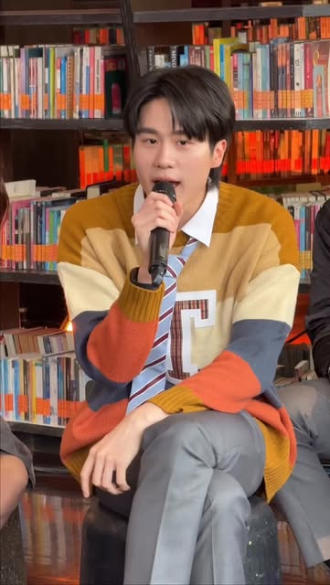 #ศักดินาวิทยาลัย Reel by @iz_theofficial - คุณชายทีมตื่นเช้า~
Focus cam TEAM - คุณนายตื่นสาย
ศักดินาวิทยาลัย This Scene This Song | EP.1 LIVE SESSION
📌 ทาง YouTube : one music
🔗 youtu.be/t