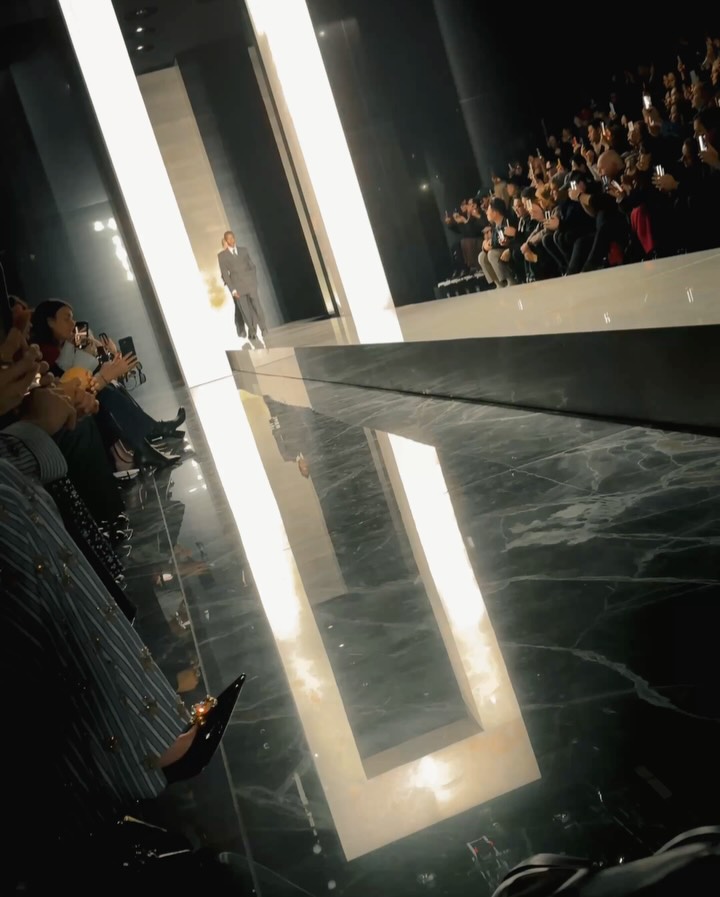 Moments for the memory…doing the @dolcegabbana way 🖤 Styled by the one and only @inankirdemir #DGFW26 @dolcegabbana_beauty #reklam