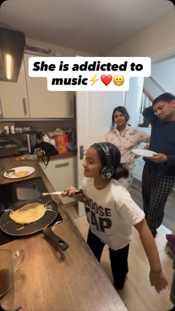 #Music Reel by @vrmalayalees - 100 Million Views @instagram ❤️
Thank you all ! 😃 😍🙏😆😅🤓❤️ 🧿
.
.
.
.
.
.
.
#justforfun #musiclover #kidsmusic #foryou funny (Music-Gata Only, T