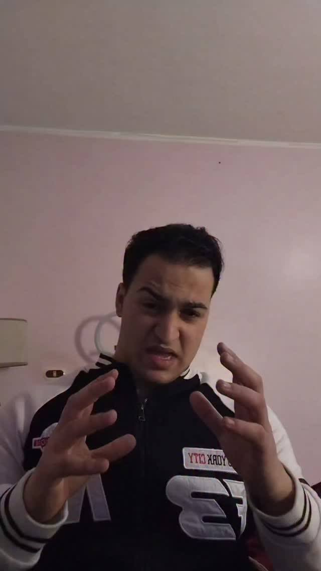 مزح والله لاحد يشتمني