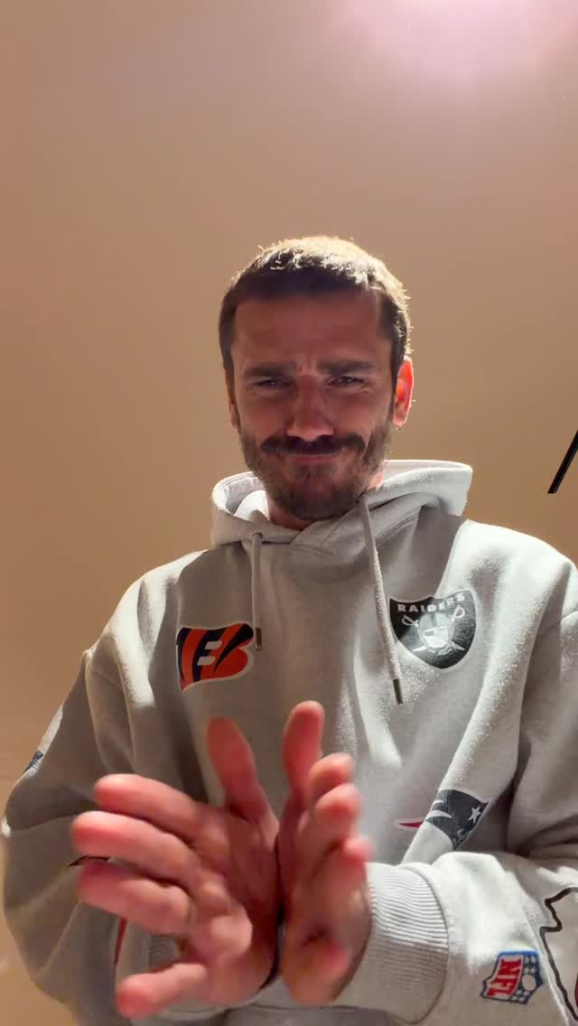 Ce soir cβest la Rip Night Topps dans plusieurs lieux du monde. Un vrai rituel de collectionneur que je veux partager avec vous π₯ #RipNightTopps #GriziCards #Hobby