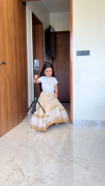 #Instadaily Reel by @adorable_aanyaa (verified account) - Dance dekh ke confuse ho ya prank se? 😂
.
#adorable_aanyaa
.
.
.
.
#funny #comedy #prank #instadaily
( funny dance, comedy, prank, traditional, cu