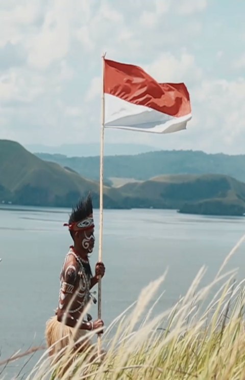 "Menang berarti bangkit melawan diri sendiri untuk tidak pernah menyerah apapun rintangannya. Menang bukan hanya mengalahkan orang lain tetapi menang saat kita bisa berbuat baik kepada orang lain wala