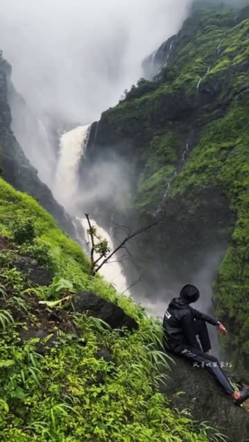 #Nature Reel by @nature__vibes14 - Peaceful Vibes 😌☁️🍃
#explorepage #naturephotography #moodynature #dreamylandscapes #trending aesthetic NatureAesthetic viral foryou fyp