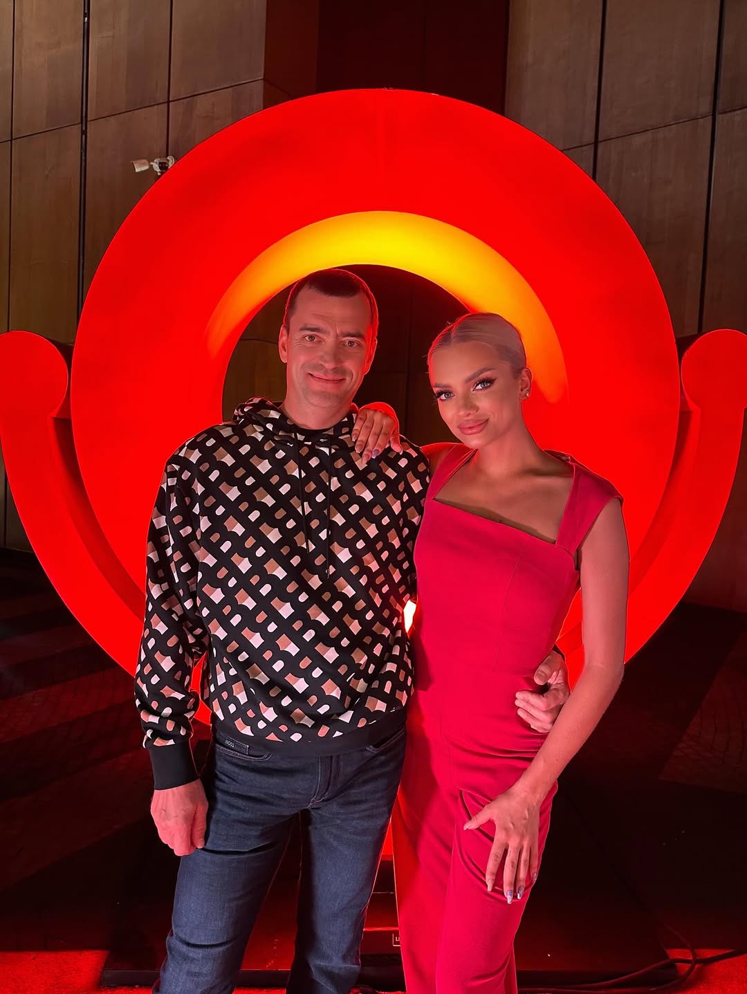 С самого детства я была окружена любовью и заботой от своих мужчин❤️ Мой папа-мой самый главный защитник! Опора и поддержка. Мой лучший друг и товарищ. С ним и в огонь, и в воду🫂 Спасибо за подаренно