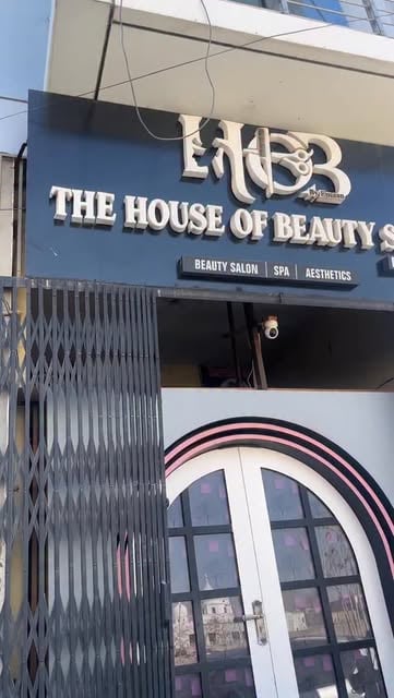 #House Of Beauty By Nisa Bintaro Reel by @pashmiinnaaa - Transform Your Look at The House of Beauty
Salon! ✨
Located in Jinnah Town, Quetta, 
2nd branch quetta cantt this salon offers all-in-one beauty servi