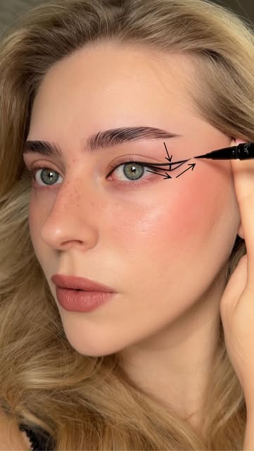 #Makeup Reel by @lenkalul (verified account) - easy eyeliner hack⭐️ save this to try later <3 
original video: @beauty_vik_ 🫶🏼
product i used: 
@lorealparis infaillible grip eyeliner in black & @