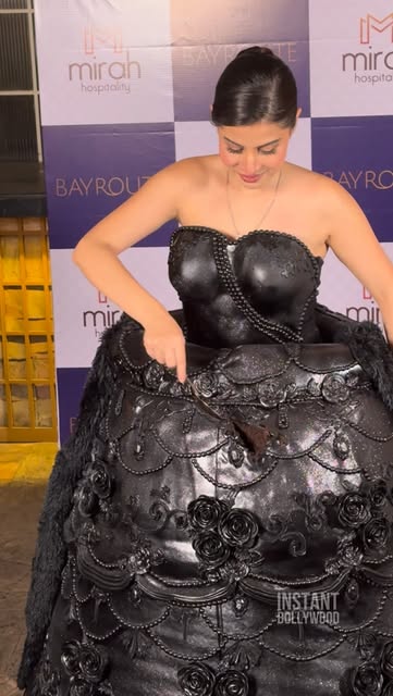 #Dress Reel by @instantbollywood (verified account) - Urfi Javed Cake Dress Video is going Viral 🔥