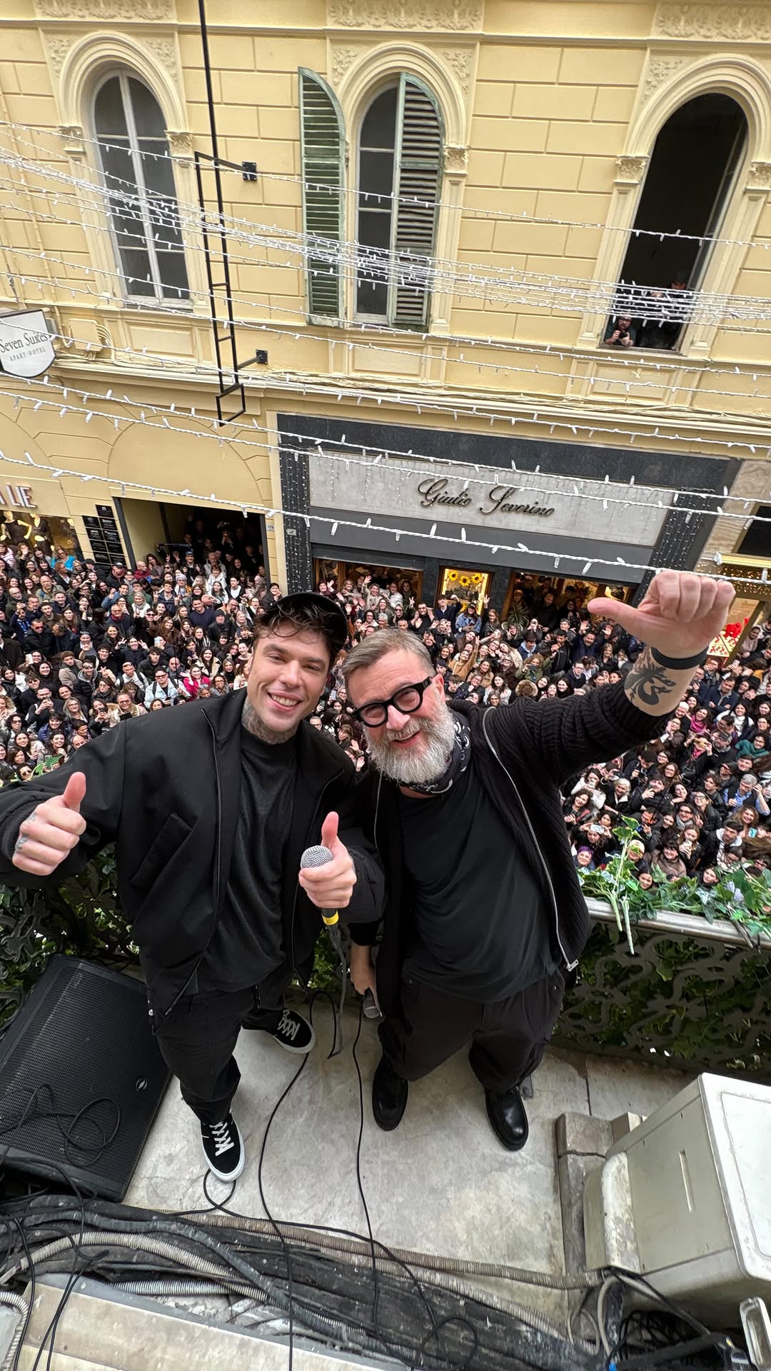 E ringrazierò il passato e chi mi ha condannato e tutto questo male necessario 🖤 Grazie mille a tutti!