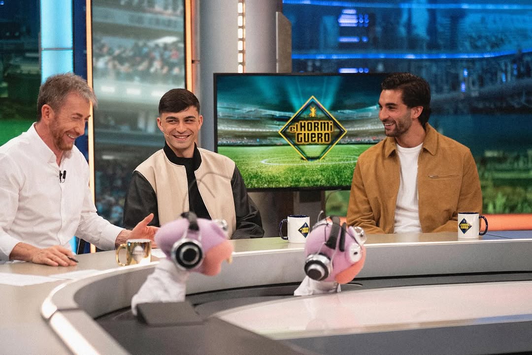 Last Night Show 🦈 x 🧙♂️ = 🐜