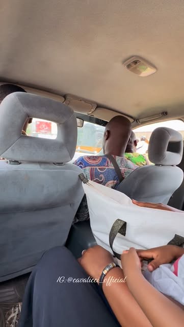 #Lome Reel by @cavalicci_official - Pendant que Lomé vibre la mode moi je vivre le village 😅🇹🇬👌🥂 Anitchè #elite_tg #cavalicci #lome #village