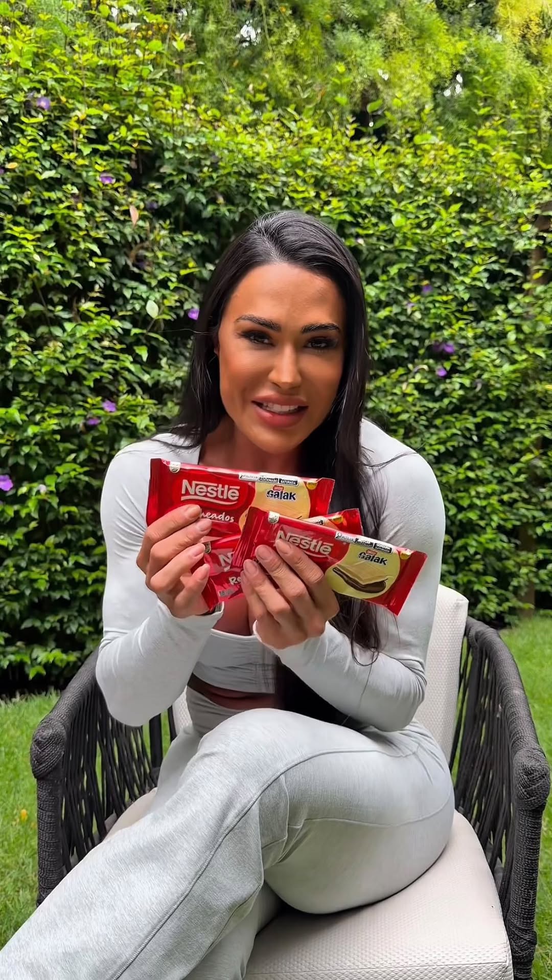 Gente, era pra ser sΓ³ um reencontro, mas a NestlΓ© me surpreendeu de novo e virou rotina por aqui! O novo NestlΓ© Recheado Galak tem a textura perfeita e aquele sabor clΓ‘ssico que dΓ‘ vontade de comer a