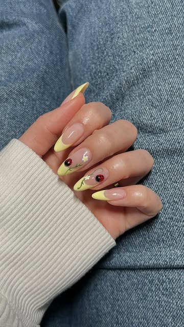 #3dnails Reel by @jesslizs (verified account) - can't get over these full on spring vibes ✨🐞💛
Comment "links" and I'll send you a message with all the nail supplies used for this nail look strai