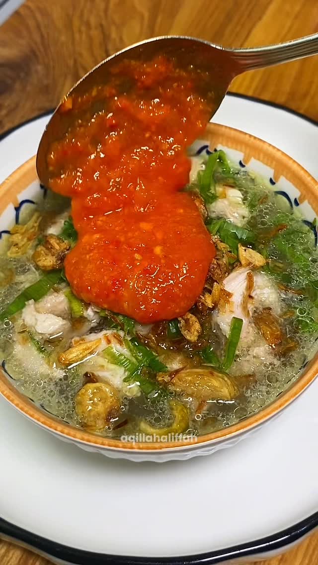 harus coba🤤 Bahan bumbu halus : 6 bawang merah 4 bawang putih 1 ruas jari jahe 3 kemiri sejumput jinten (jangan kebanyakan ya sedikit aja) tumis : bumbu halus 3 bunga lawang 5 kapulaga 5 cengkeh 2