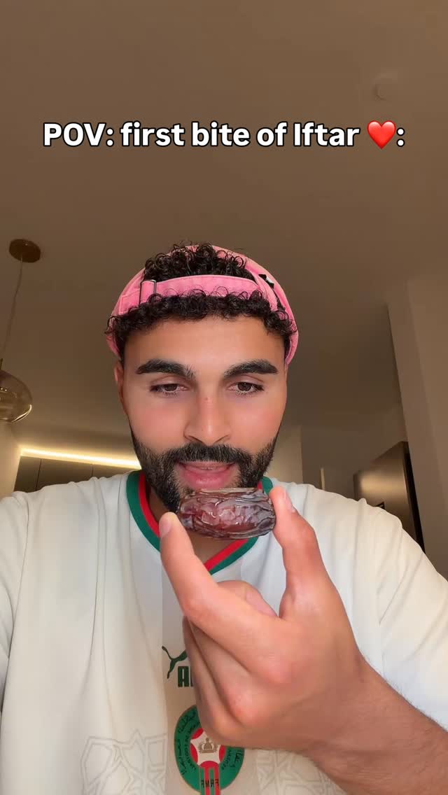 How the first bite of Iftar feels π€€ #yzfamily