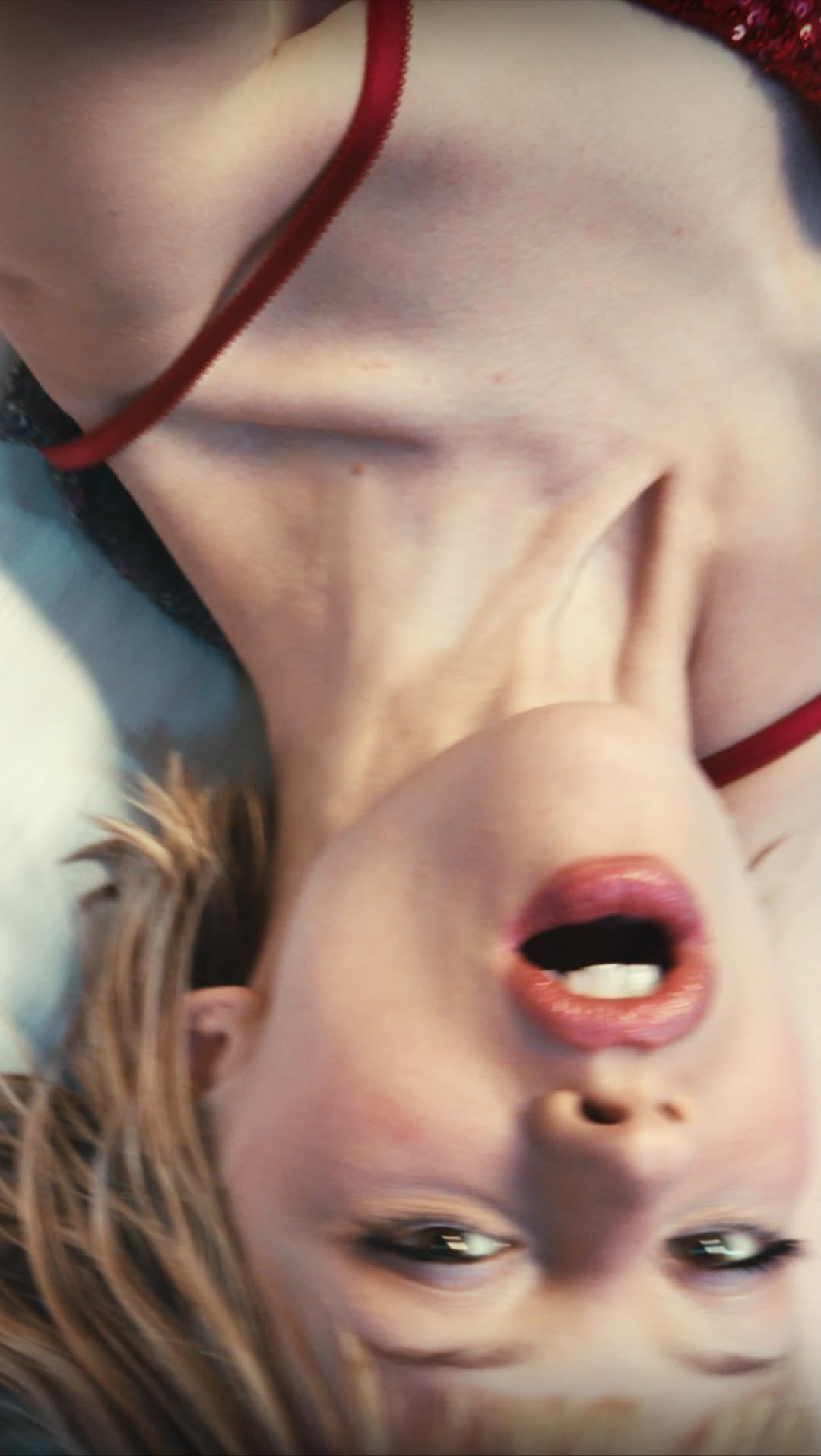 When you’ve got places to be but you need to film a quick lip sync on the way… In collaboration with Apple Quand tu as des choses à faire, mais que tu dois absolument faire un lip sync rapide en rou