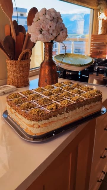 Dubai chocolate tiramisu 🍰 تيراميسو شوكولا دبي 😍 Recipe: First layer: - lady fingers biscuits, dip once in milk and arrange in your tray Second layer: In a bowl using your electric mixer mix these i