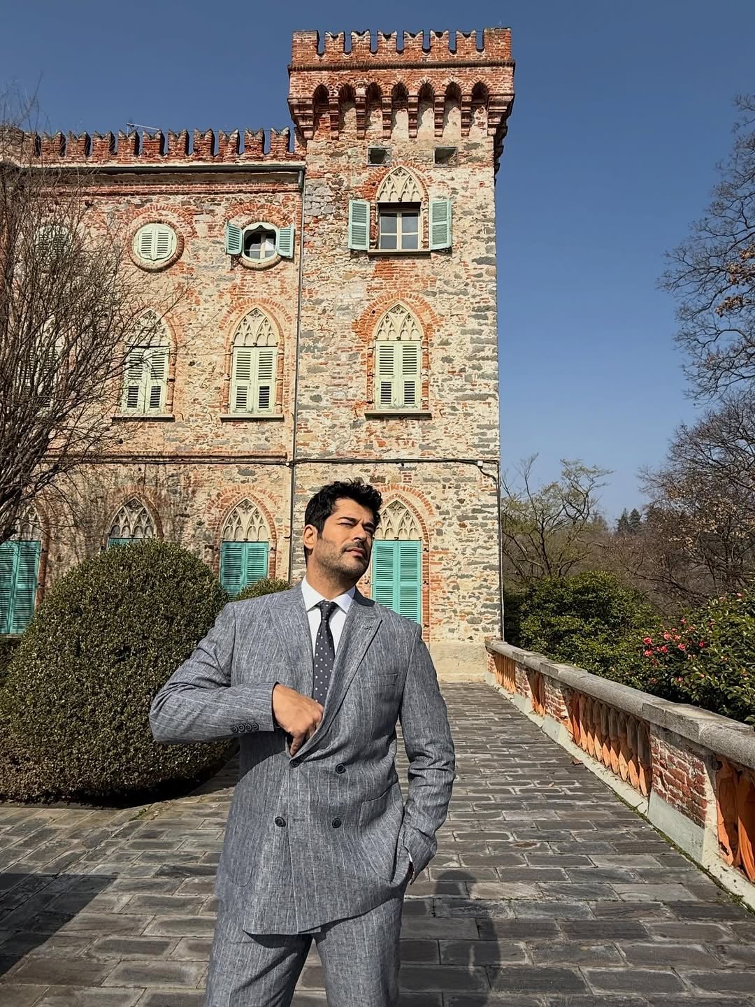 #milano dan sevgiler.Shooting day @altinyildizclassics 👔🧳🕶️💫⭐️
