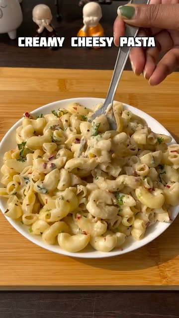 #Comfort Food Reel by @ghar_ka_khana_vlog - Ultimate Creamy Cheese Pasta π§ | 10-Min Comfort Food Recipe
Craving something rich, creamy, and super satisfying? This Creamy Cheese Pasta is the pe